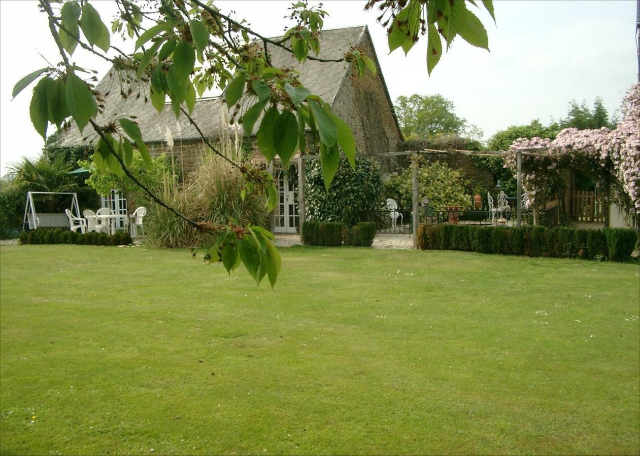 Studio Cottage Mantilly Bagian luar foto
